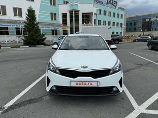 2020 Kia Rio IV, белый, 1920000 рублей, вид 1