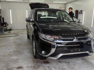 2015 Mitsubishi Outlander PHEV III Рестайлинг 2, чёрный, 2000000 рублей, вид 2