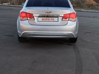 2013 Chevrolet Cruze I Рестайлинг, серебристый, 700000 рублей, вид 4