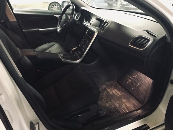 2014 Volvo S60 II Рестайлинг, белый - вид 14