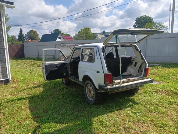 1997 Lada (ВАЗ) 2121 (4x4) I Рестайлинг, белый, 400000 рублей - вид 6