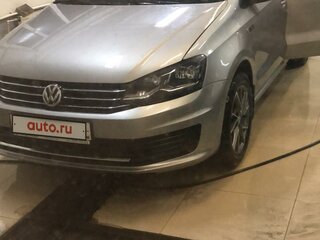 2018 Volkswagen Polo V Рестайлинг, серебристый, 800000 рублей, вид 3
