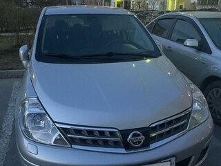 2011 Nissan Tiida I Рестайлинг, серебристый, 900000 рублей, вид 4