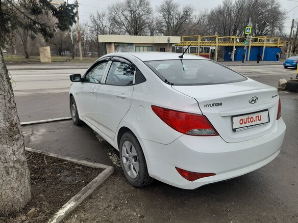 2014 Hyundai Solaris I Рестайлинг, белый, 800000 рублей - вид 3