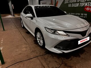 2018 Toyota Camry VIII (XV70), белый, 2450000 рублей, вид 3
