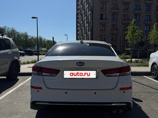 2019 Kia Optima IV Рестайлинг, белый, 1390000 рублей, вид 3
