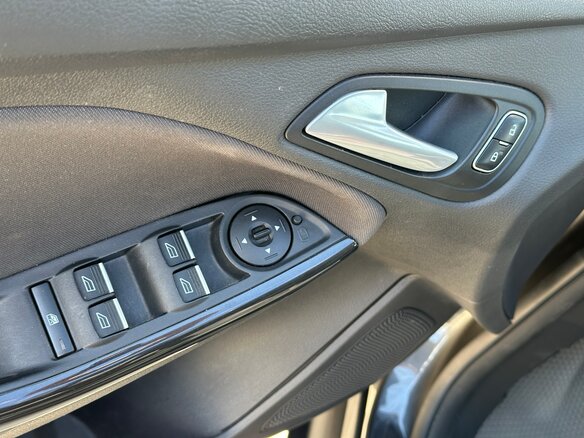 2016 Ford Focus III Рестайлинг, серый, 999999 рублей - вид 14