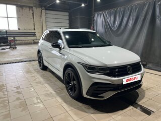 2021 Volkswagen Tiguan II Рестайлинг, белый, 3989000 рублей, вид 1