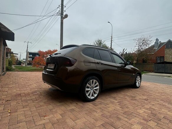 2011 BMW X1 18i I (E84), коричневый, 1450000 рублей - вид 4