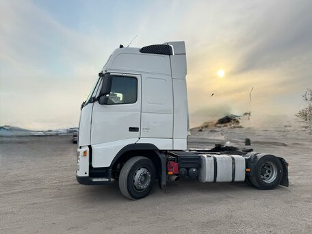 2009 Volvo FH, белый, 1600000 рублей, вид 1