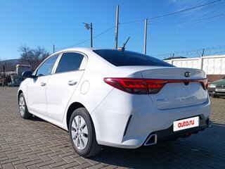 2021 Kia Rio IV Рестайлинг, белый, 1580000 рублей, вид 3