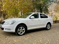 2012 Skoda Octavia II (A5) Рестайлинг, белый, 1200000 рублей - вид 1