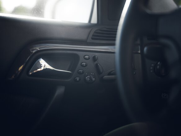 1999 Mercedes-Benz S-Класс 320 IV (W220), белый - вид 34