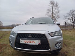 2011 Mitsubishi Outlander II Рестайлинг, серебристый, 1299000 рублей, вид 3