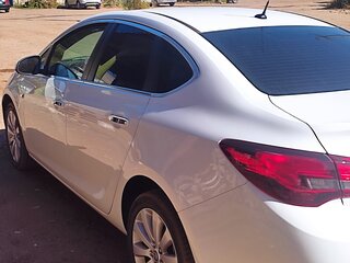 2013 Opel Astra J Рестайлинг, белый, 870000 рублей, вид 4