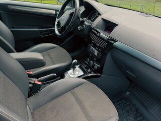 2011 Opel Astra H Рестайлинг, серебристый, 600000 рублей, вид 5