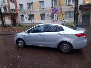 2015 Kia Rio III Рестайлинг, серебристый, 400000 рублей, вид 4