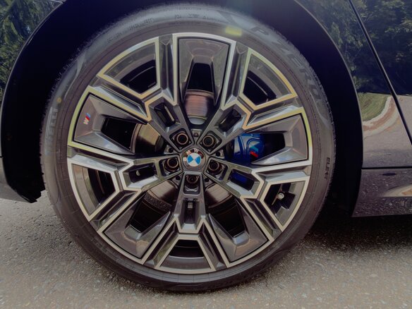 2024 BMW 5 серии 520d xDrive VIII (G60/G61/G68), синий, 7325000 рублей - вид 33