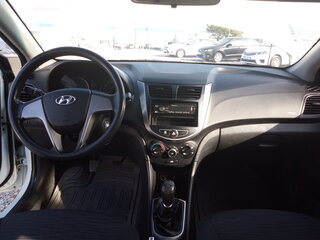 2015 Hyundai Solaris I Рестайлинг, белый, 890000 рублей, вид 4