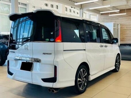 2017 Honda Stepwgn Spada V, белый, 1430000 рублей, вид 5