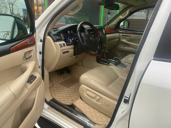 2010 Lexus LX 570 III, белый, 7500000 рублей - вид 8