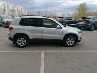 2013 Volkswagen Tiguan I Рестайлинг, серебристый, 1750000 рублей, вид 2