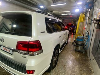 2018 Toyota Land Cruiser 200 Series Рестайлинг 2, белый, 9150000 рублей, вид 4