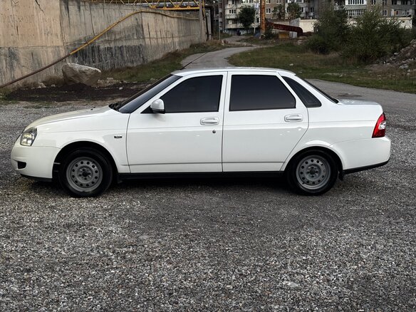 2017 Lada (ВАЗ) Priora I Рестайлинг, белый, 740000 рублей