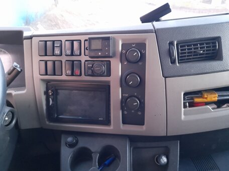 2009 Volvo FL, красный, 2800000 рублей, вид 2