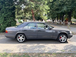1995 Mercedes-Benz E-Класс 200 I (W124), серый, 1500000 рублей, вид 4
