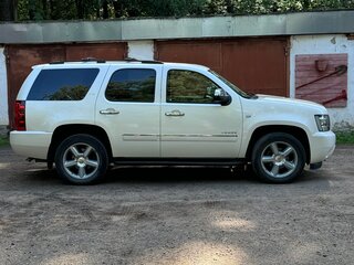 2013 Chevrolet Tahoe 6AT III, белый, 3000000 рублей, вид 5