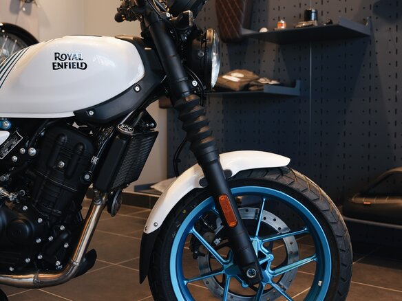 2026 Royal Enfield Guerrilla 450, синий, 559000 рублей - вид 23