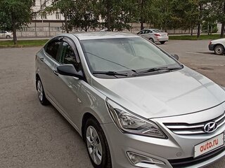 2015 Hyundai Solaris I Рестайлинг, серебристый, 1190000 рублей, вид 1