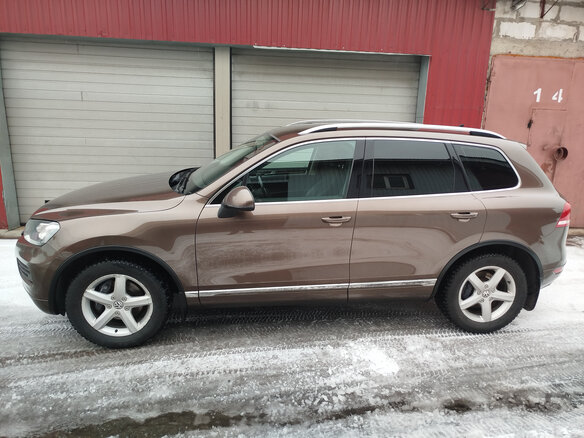 2012 Volkswagen Touareg II, коричневый, 1600000 рублей