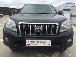 2013 Toyota Land Cruiser Prado 150 Series Рестайлинг 1, чёрный, 3820000 рублей, вид 3