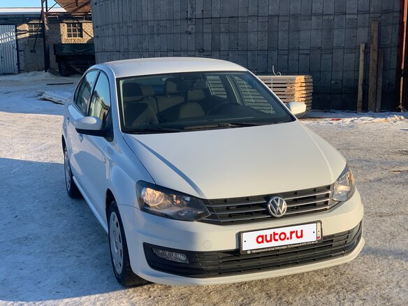 2017 Volkswagen Polo V Рестайлинг, белый, 1100000 рублей - вид 2