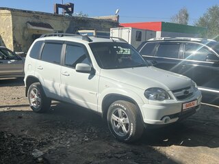 2015 Chevrolet Niva I Рестайлинг, белый, 900000 рублей, вид 2