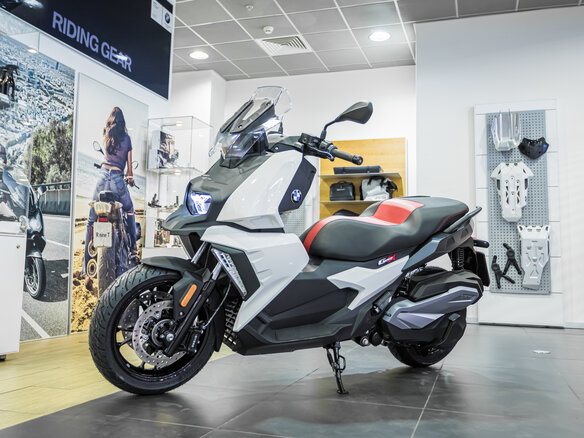 2019 BMW C 400 X, белый - вид 3