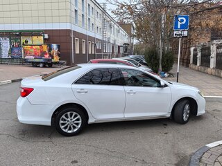 2013 Toyota Camry VII (XV50), белый, 1350000 рублей, вид 3