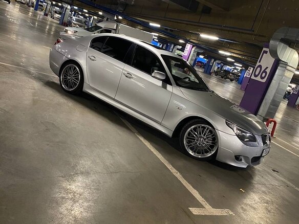 2003 BMW 5 серии 525i V (E60/E61), белый, 1300000 рублей - вид 3
