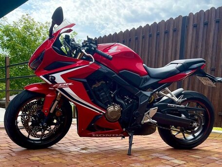 2020 Honda CBR 650R, красный, 1090000 рублей, вид 2