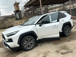 2023 Toyota RAV4 V (XA50), белый, 4200000 рублей, вид 2