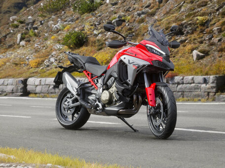 2026 Ducati Multistrada V4, красный, 3090000 рублей, вид 1
