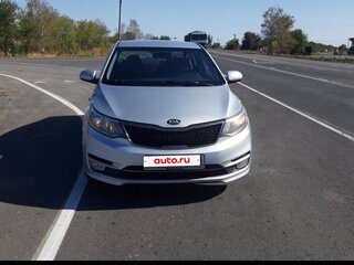 2015 Kia Rio III Рестайлинг, серебристый, 850000 рублей, вид 1