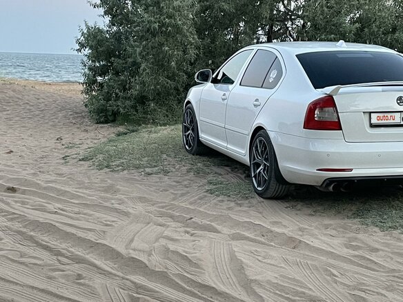 2010 Skoda Octavia DSG7 II (A5) Рестайлинг, белый, 1360000 рублей - вид 4