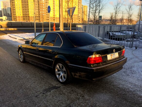 1998 BMW 7 серии 735i III (E38) Рестайлинг, зелёный - вид 3