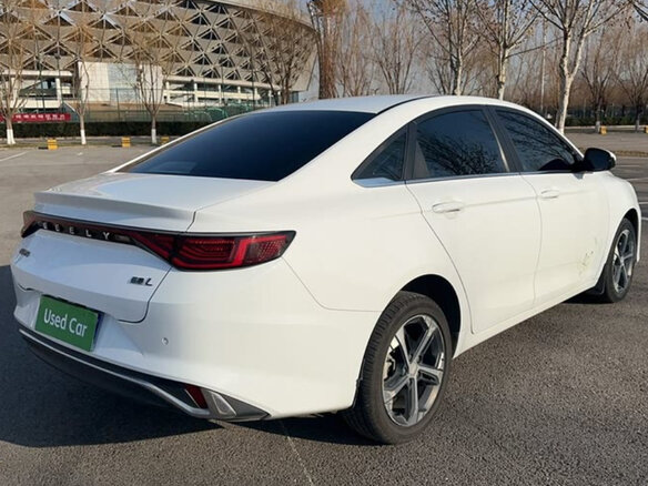 2022 Geely Emgrand L I, белый - вид 2