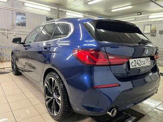 2020 BMW 1 серии 118d III (F40), синий, 2850000 рублей, вид 4