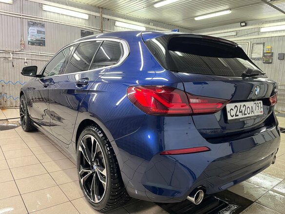 2020 BMW 1 серии 118d III (F40), синий, 2900000 рублей - вид 3