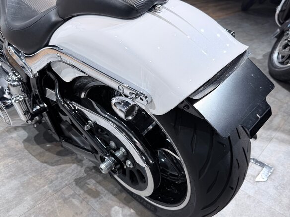 2016 Harley-Davidson Breakout, белый, 1799000 рублей - вид 18